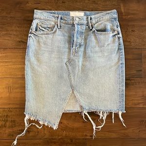 MOTHER Women's Superior The Tomcat Slide Mini Fray Skirt W30